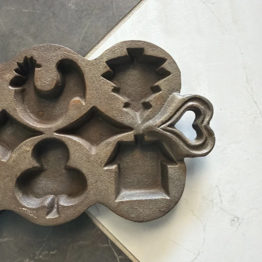 VTG Cast Iron Pan: heart rooster tree house star spade moon clover‎ Farmhouse